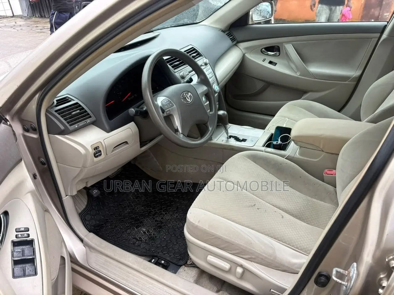 Toyota Camry LE 4dr Sedan (2.4L 4cyl 5A) 2009 Gold