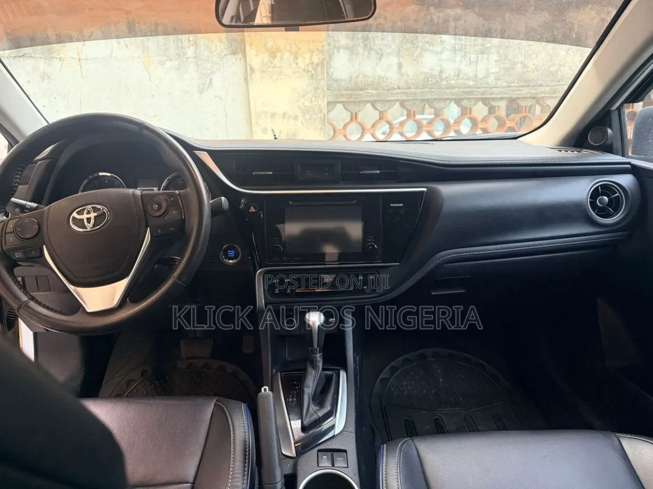 Toyota Corolla XSE (1.8L 4cyl 2A) 2018 White