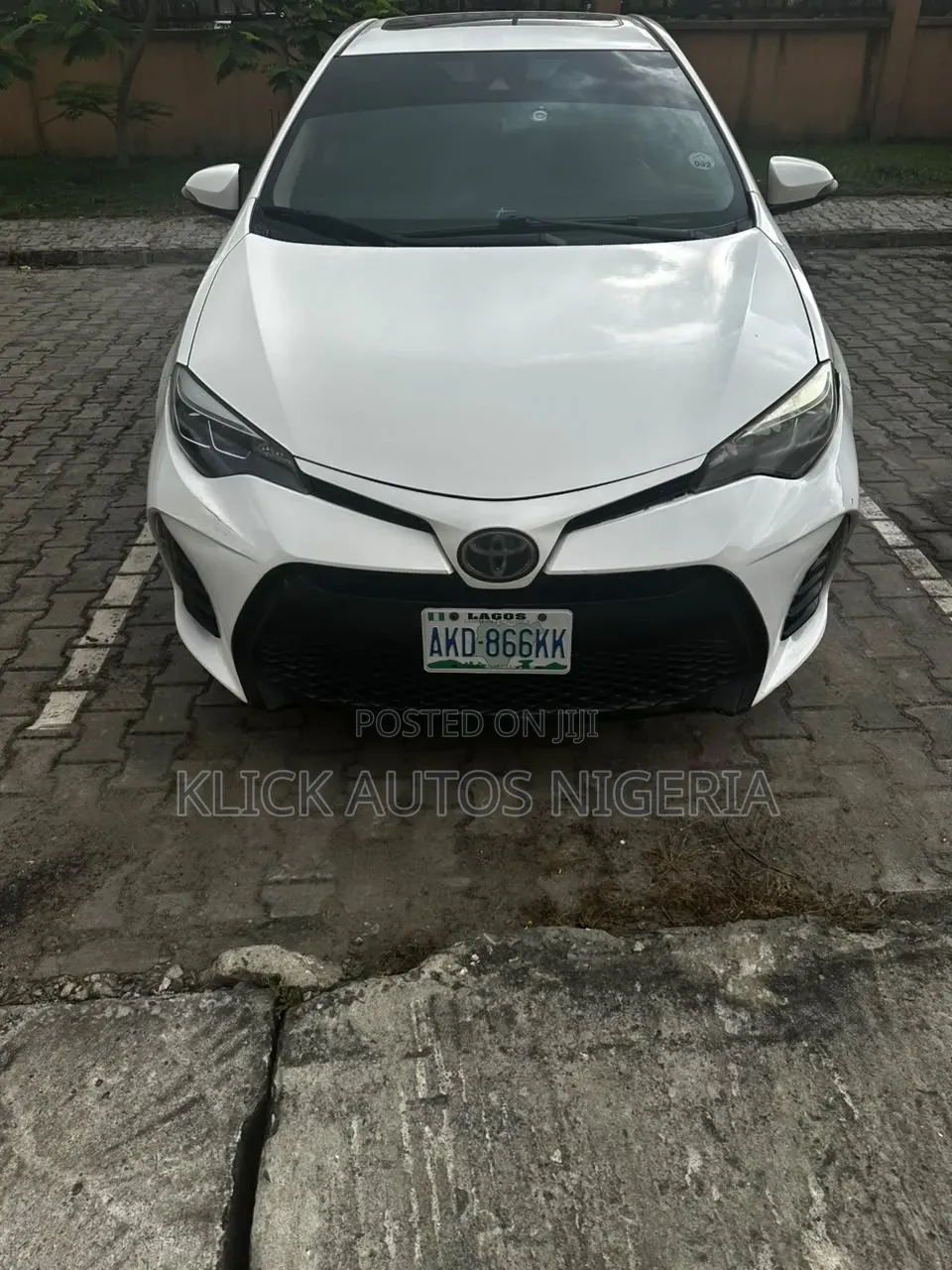 Toyota Corolla XSE (1.8L 4cyl 2A) 2018 White