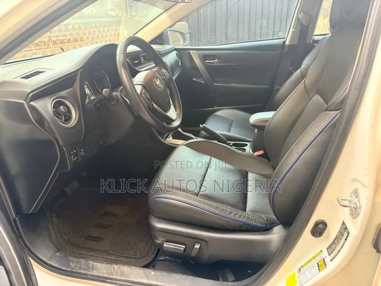 Toyota Corolla XSE (1.8L 4cyl 2A) 2018 White