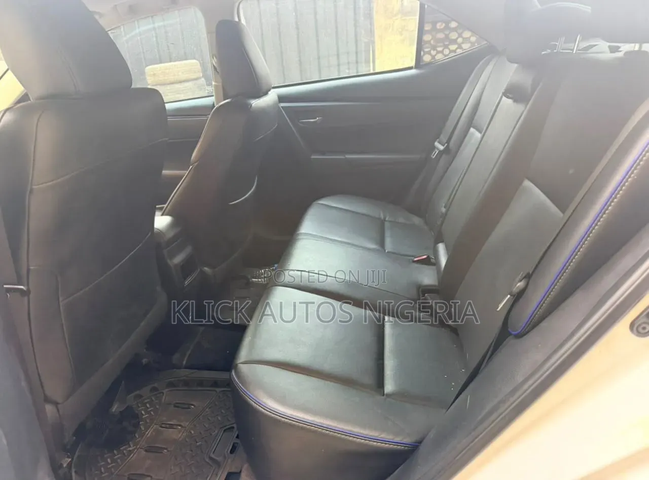 Toyota Corolla XSE (1.8L 4cyl 2A) 2018 White