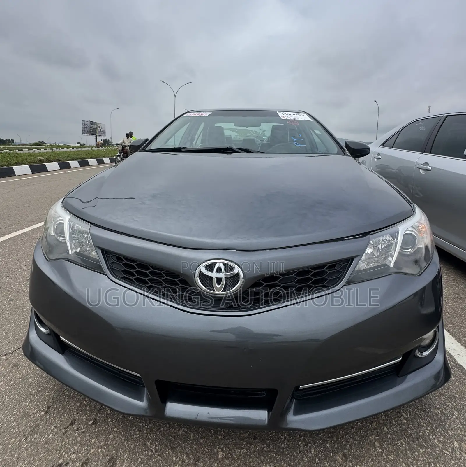 Toyota Camry SE 4dr Sedan (2.5L 4cyl 6A) 2013 Gray