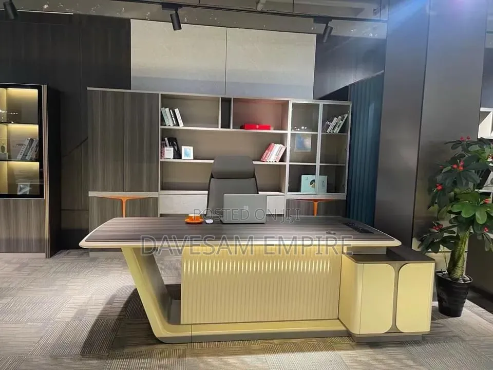 Top Qualit, Exquisitely Finished Premium Luxury Executive Table