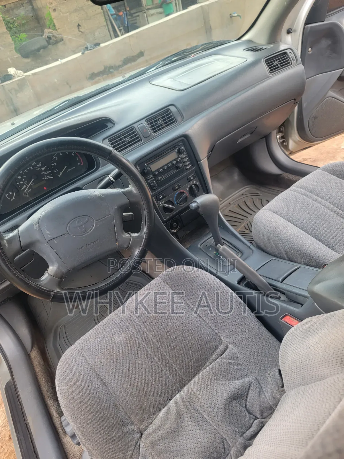 Toyota Camry LE 4dr Sedan (2.4L 4cyl 5M) 2002 Silver