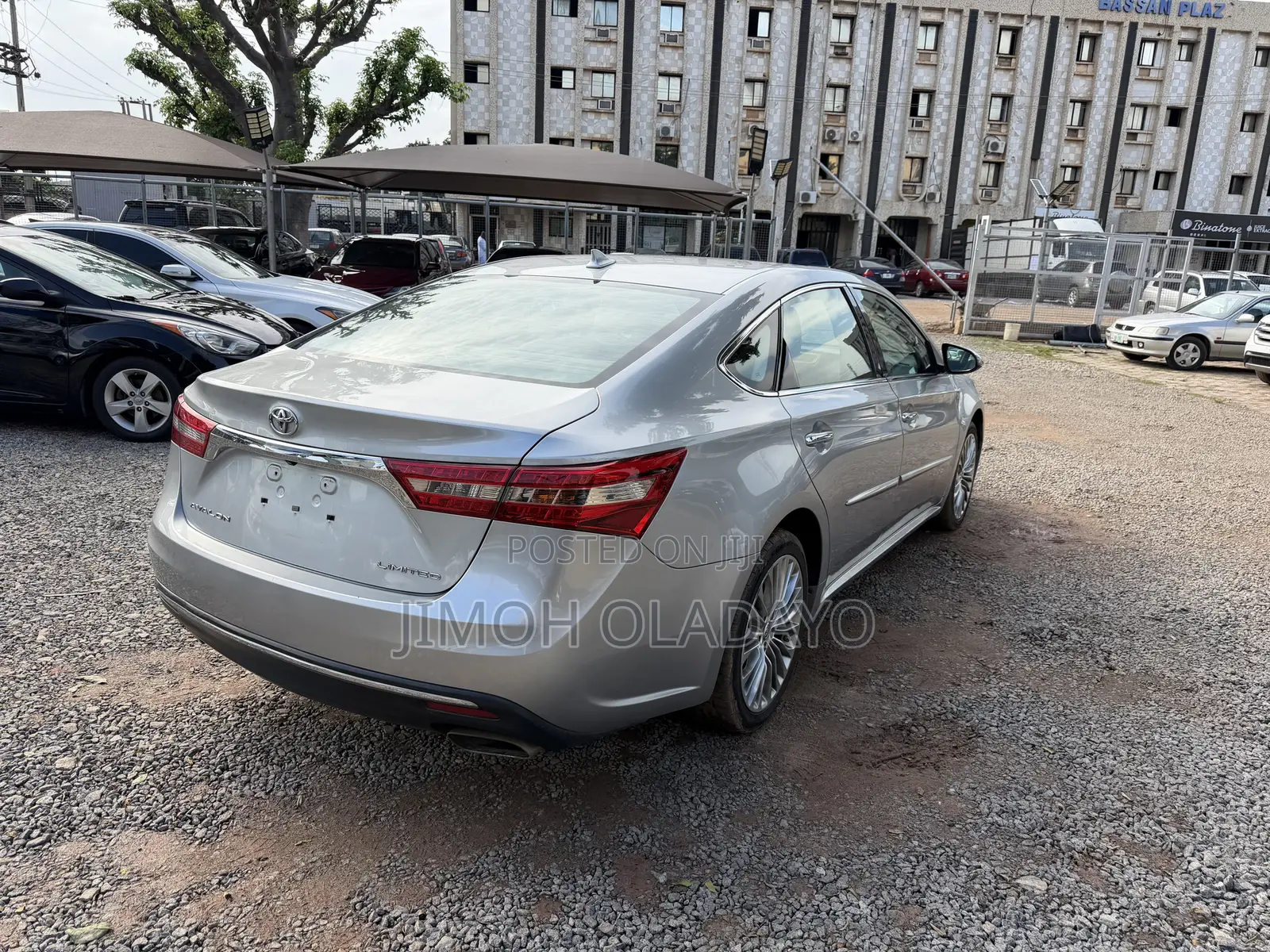 Toyota Avalon Limited Sedan FWD (3.5L 6cyl 6A) 2017 Silver