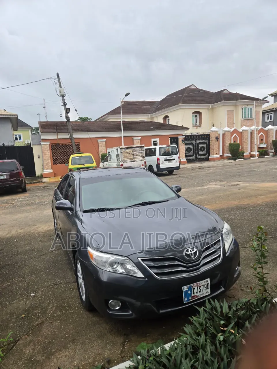 Toyota Camry XLE 4dr Sedan (2.5L 4cyl 6AM) 2010 Gray