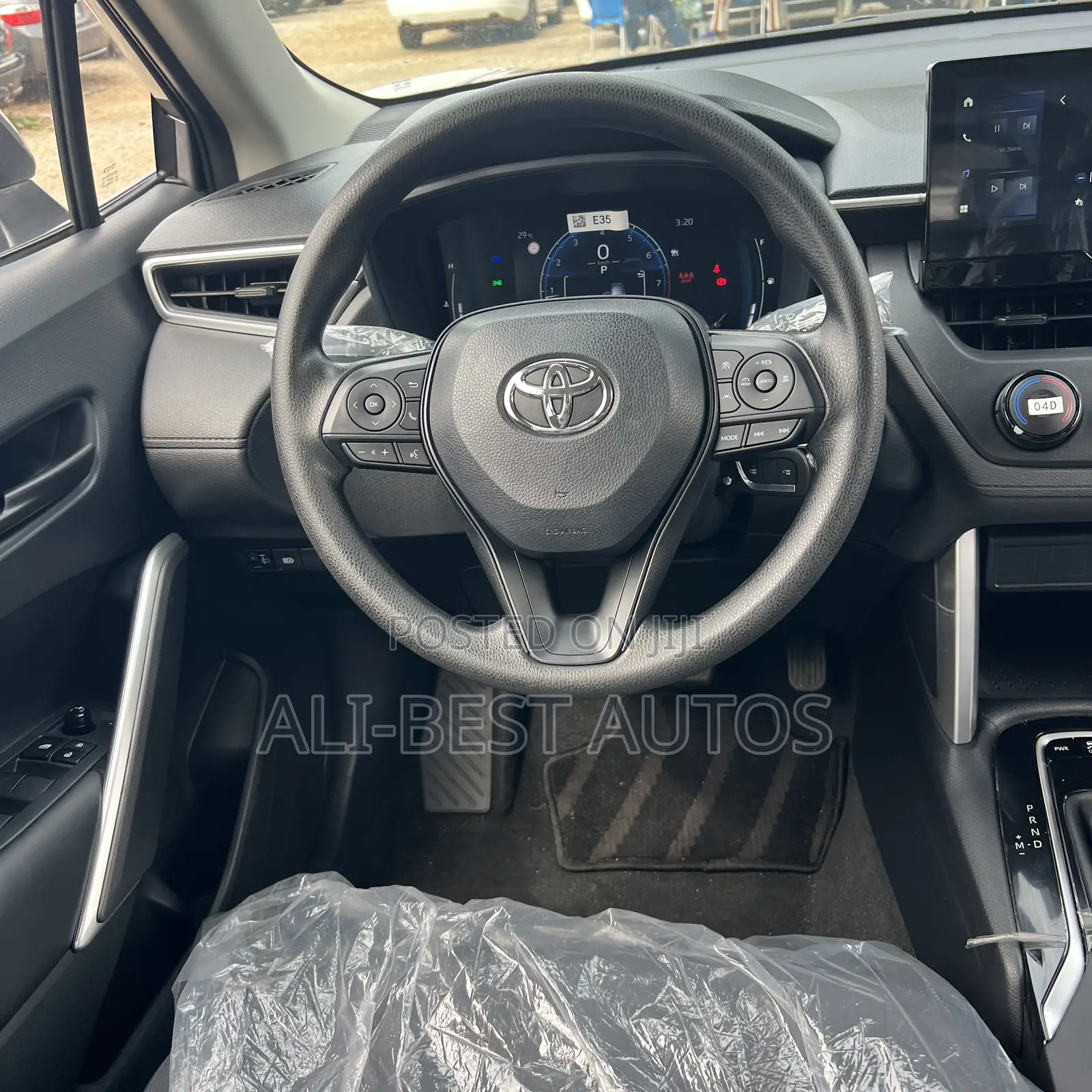 New Toyota Corolla Cross XLE 2025 Silver