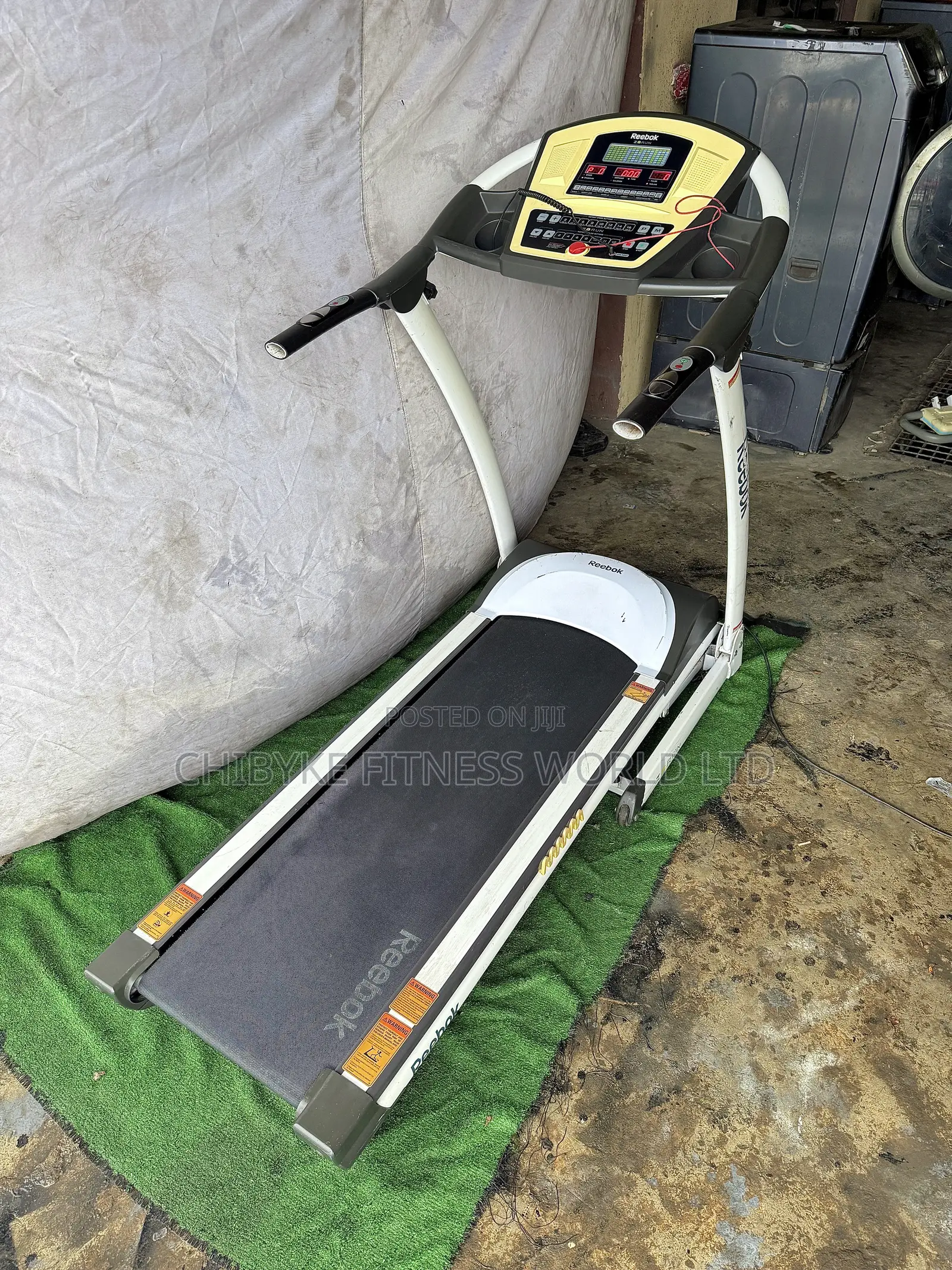 Reebok 3.5hp Treadmill With Auto Incline and Mp3 Player