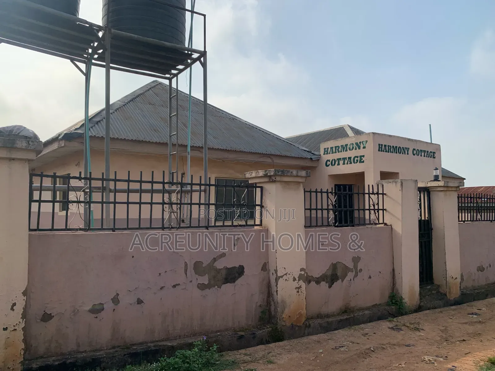 12bdrm Block of Flats in Awotan , Ido Local for sale