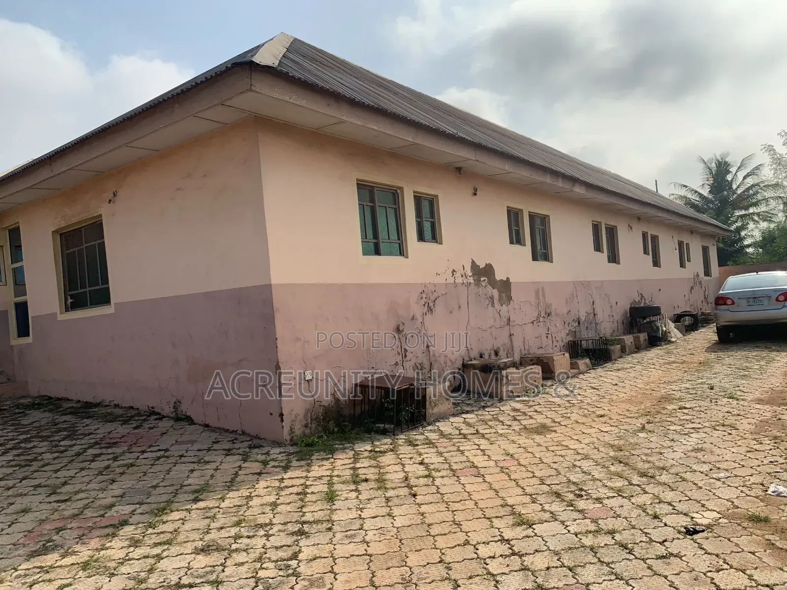 12bdrm Block of Flats in Awotan , Ido Local for sale