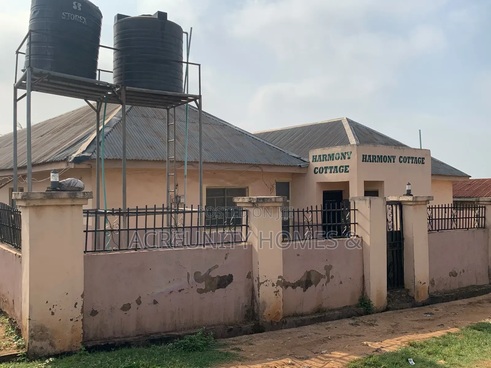 12bdrm Block of Flats in Awotan , Ido Local for sale