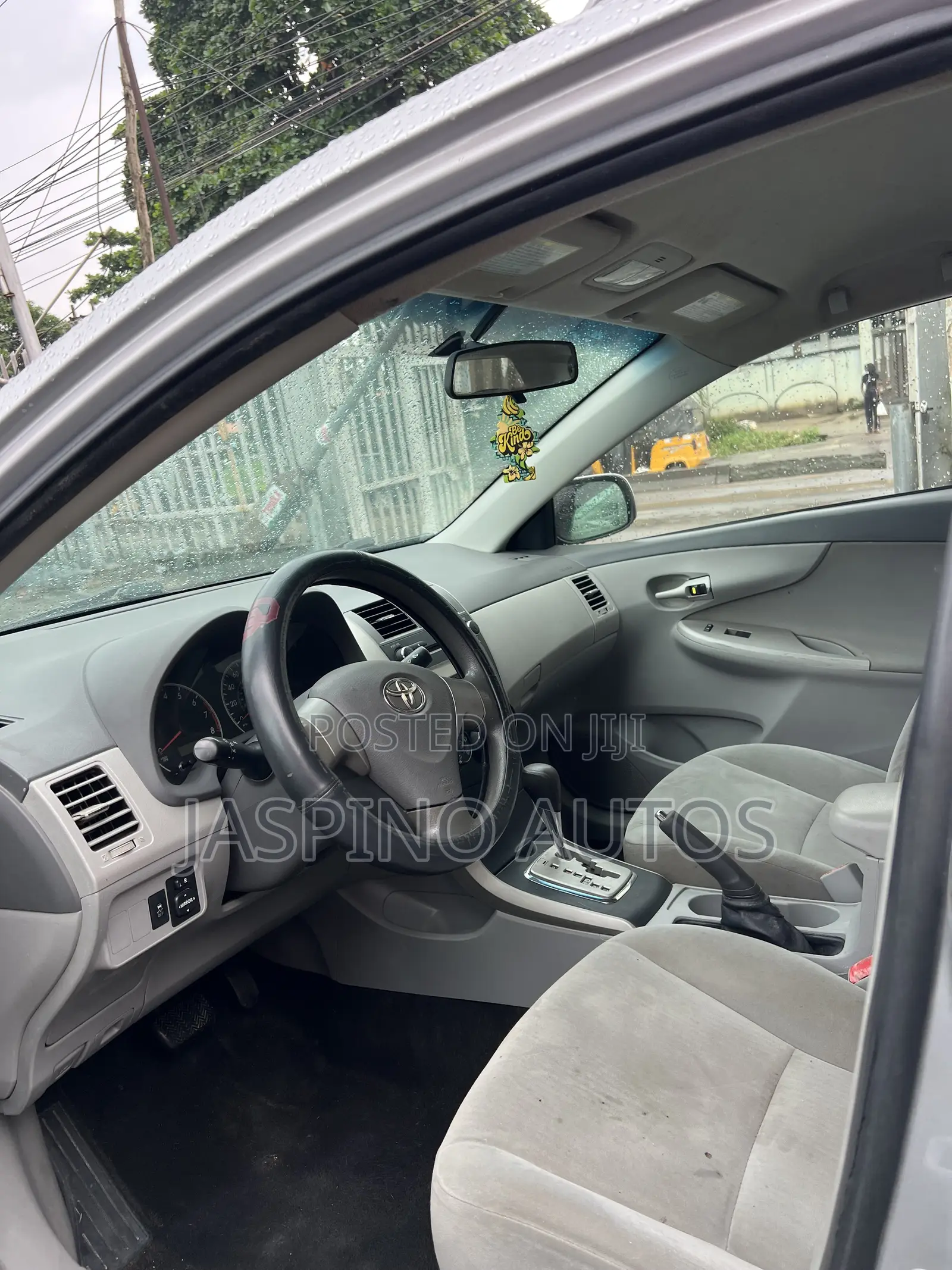 Toyota Corolla 2010 Silver