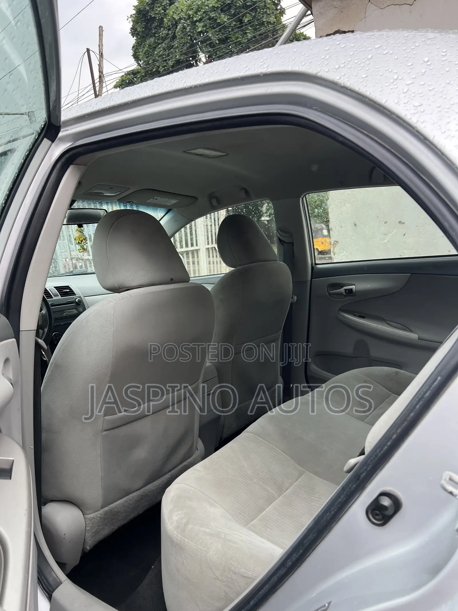 Toyota Corolla 2010 Silver