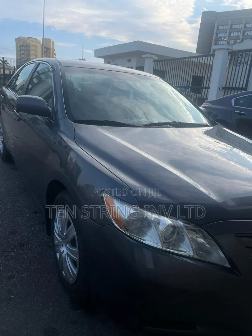 Toyota Camry LE 4dr Sedan (2.4L 4cyl 5A) 2009 Gold