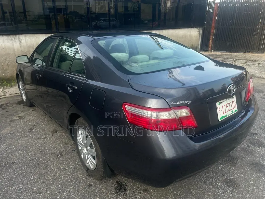 Toyota Camry LE 4dr Sedan (2.4L 4cyl 5A) 2009 Gold