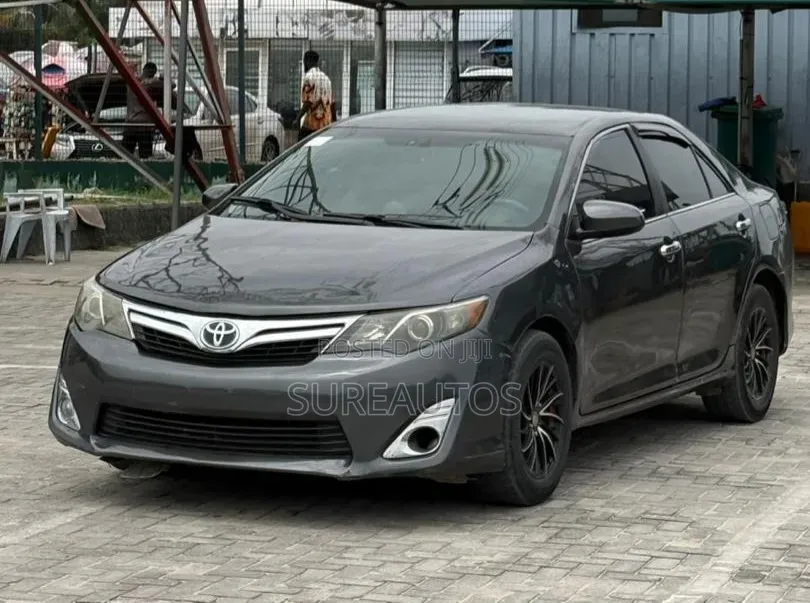 Toyota Camry XLE 4dr Sedan (2.5L 4cyl 6A) 2013 Gray
