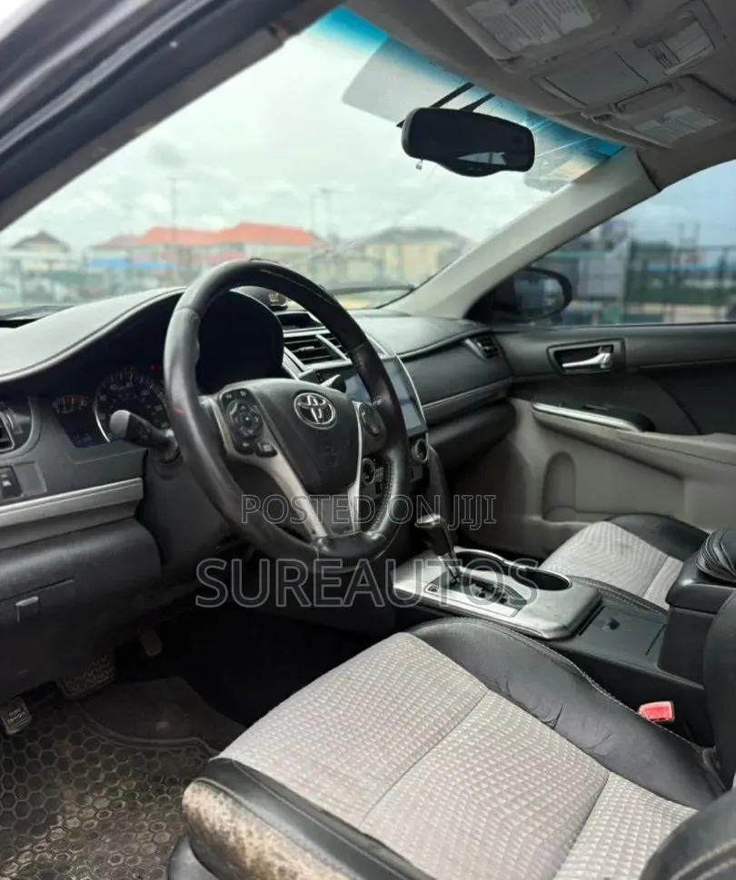 Toyota Camry XLE 4dr Sedan (2.5L 4cyl 6A) 2013 Gray