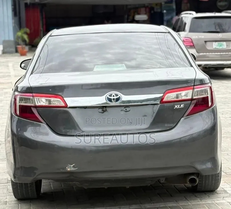 Toyota Camry XLE 4dr Sedan (2.5L 4cyl 6A) 2013 Gray
