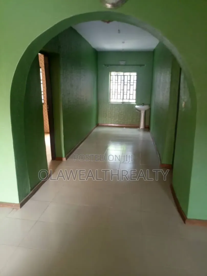 3bdrm Block of Flats in Iwo Road for rent