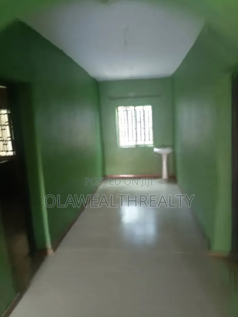 3bdrm Block of Flats in Iwo Road for rent