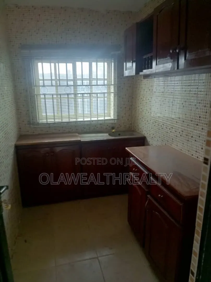 2bdrm Block of Flats in Iwo Road for rent