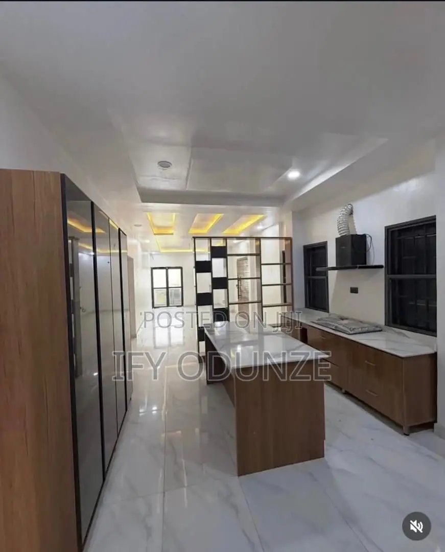 3bdrm Penthouse in Opposite Living, Katampe (Main) for sale