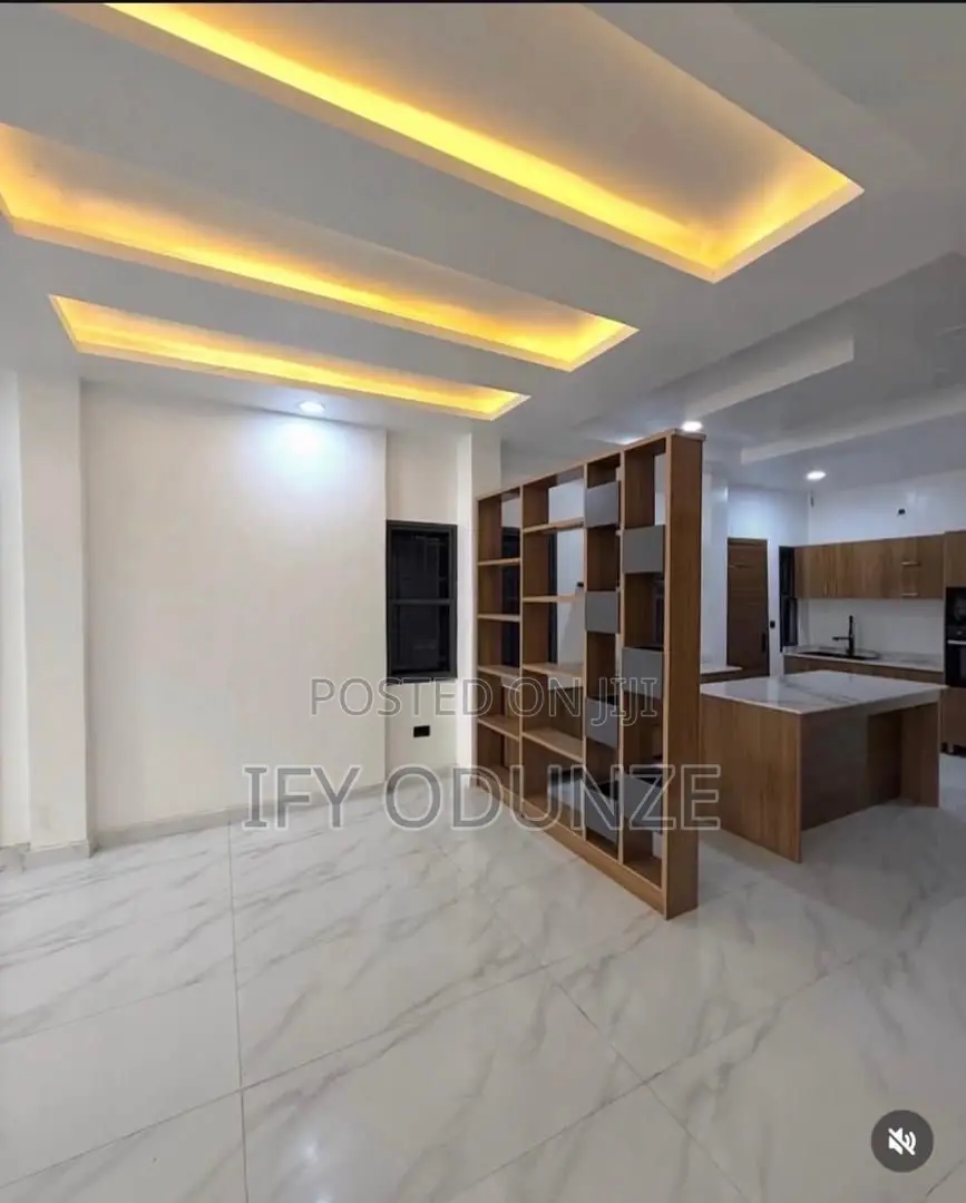 3bdrm Penthouse in Opposite Living, Katampe (Main) for sale