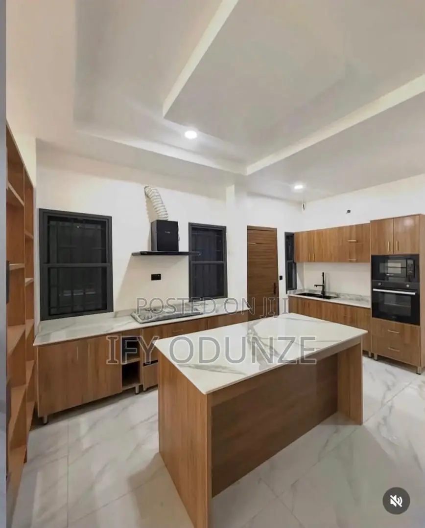 3bdrm Penthouse in Opposite Living, Katampe (Main) for sale