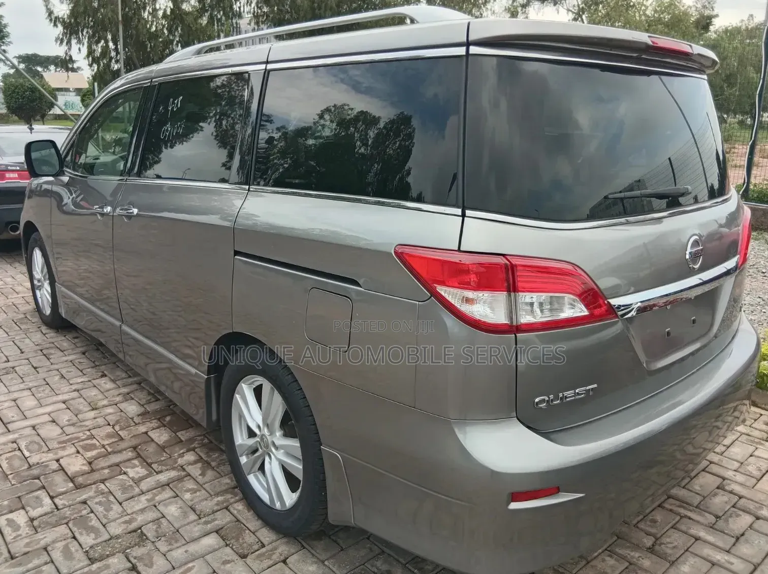 Nissan Quest LE 4dr Minivan (3.5L 6cyl CVT) 2014 Gray