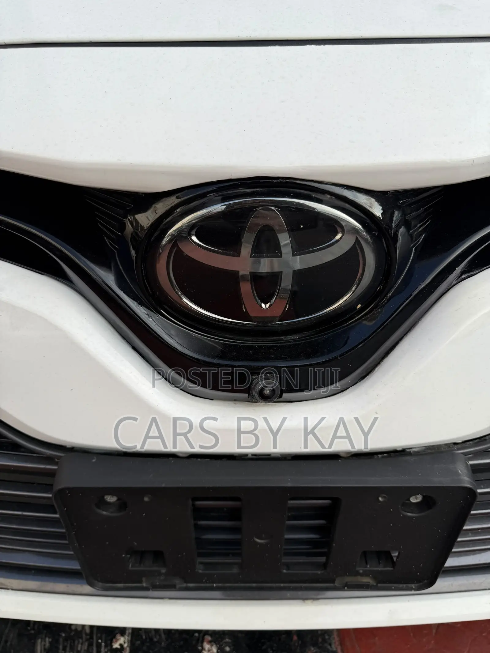 Toyota Camry XLE V6 (3.5L V6 8A) 2019 White