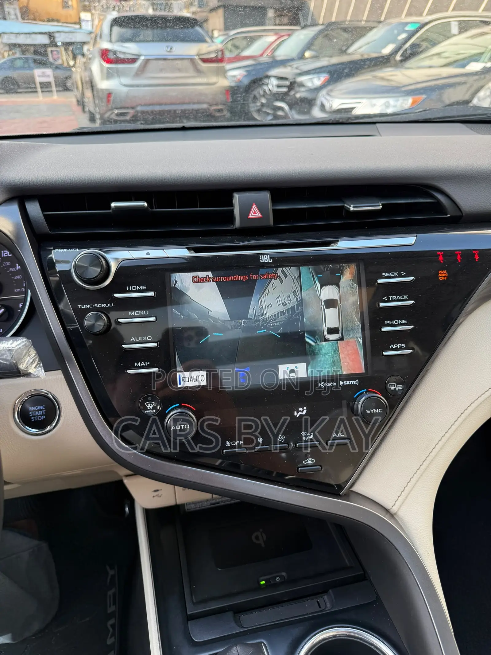 Toyota Camry XLE V6 (3.5L V6 8A) 2019 White