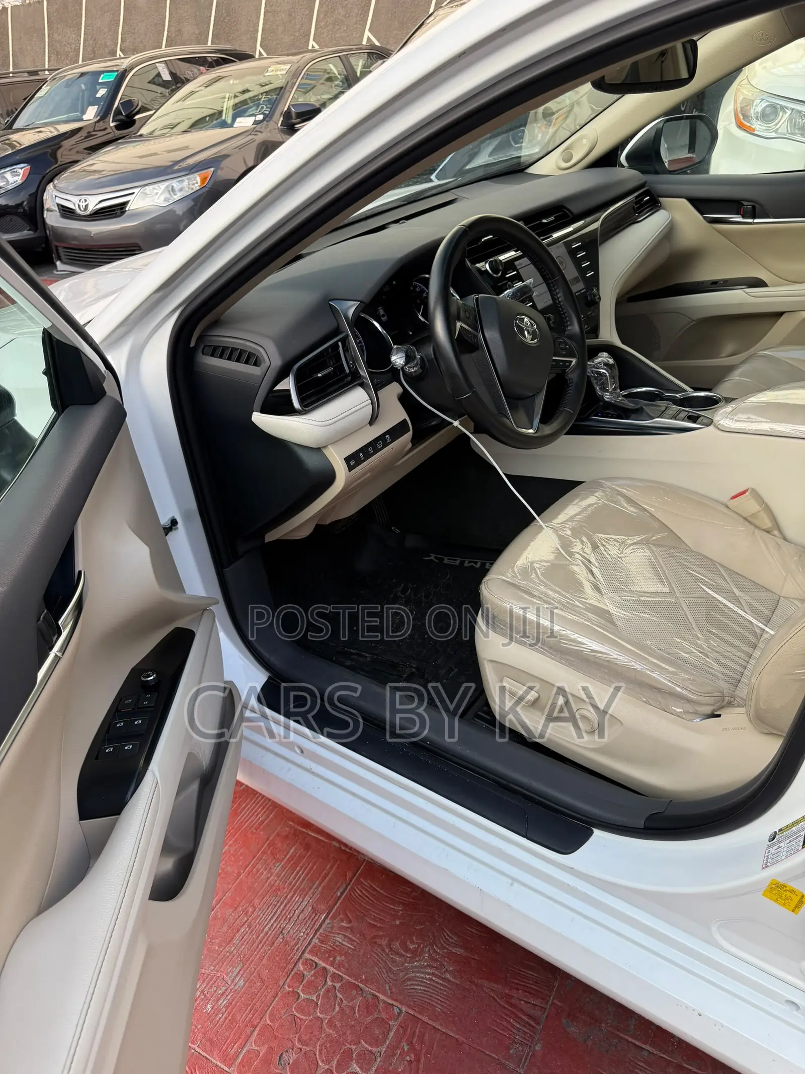 Toyota Camry XLE V6 (3.5L V6 8A) 2019 White