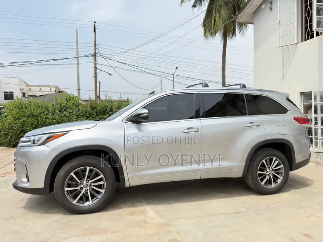 Toyota Highlander XLE 4x2 V6 (3.5L 6cyl 8A) 2018 Silver