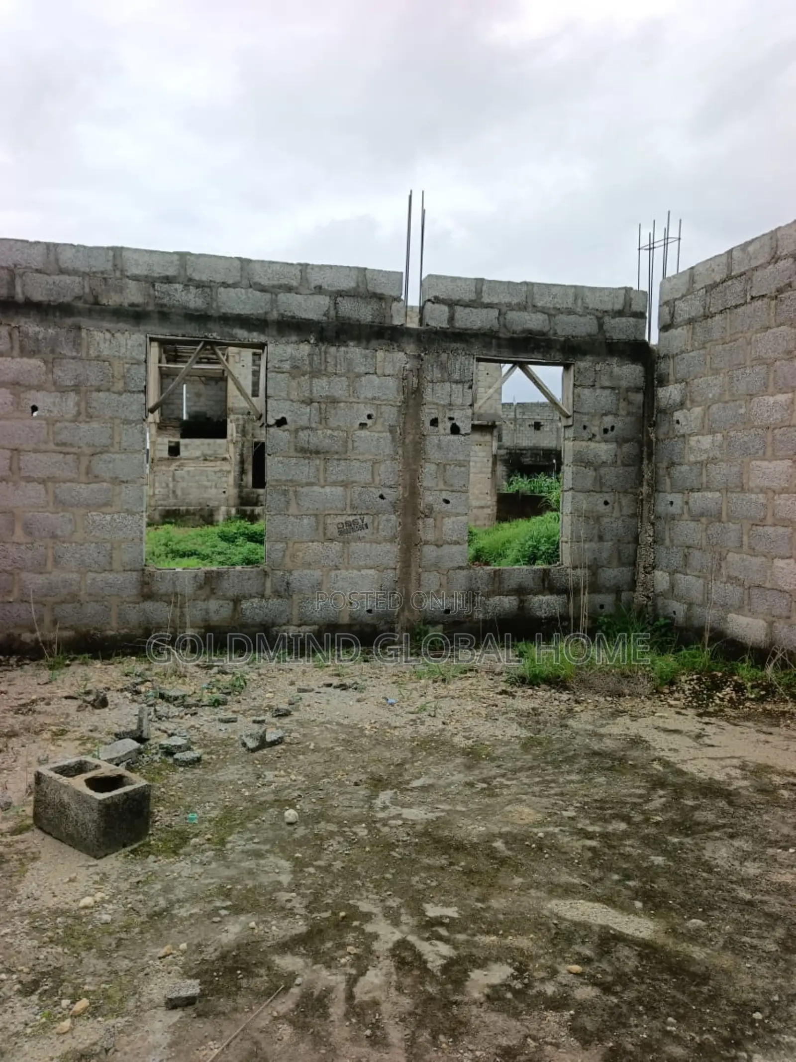 6bdrm Duplex in Goldmind Estate for sale