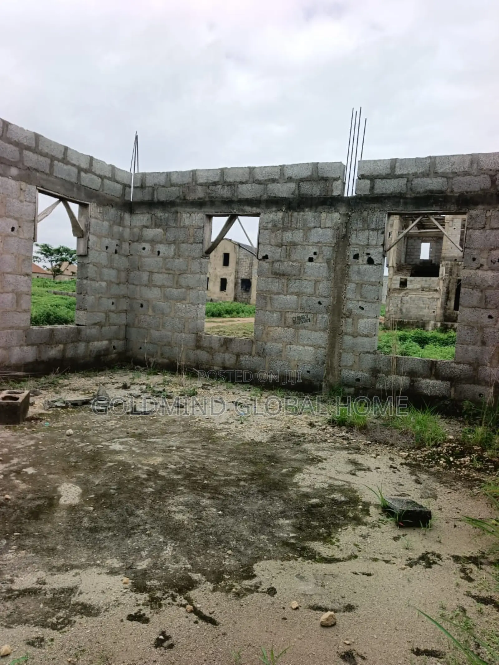 6bdrm Duplex in Goldmind Estate for sale