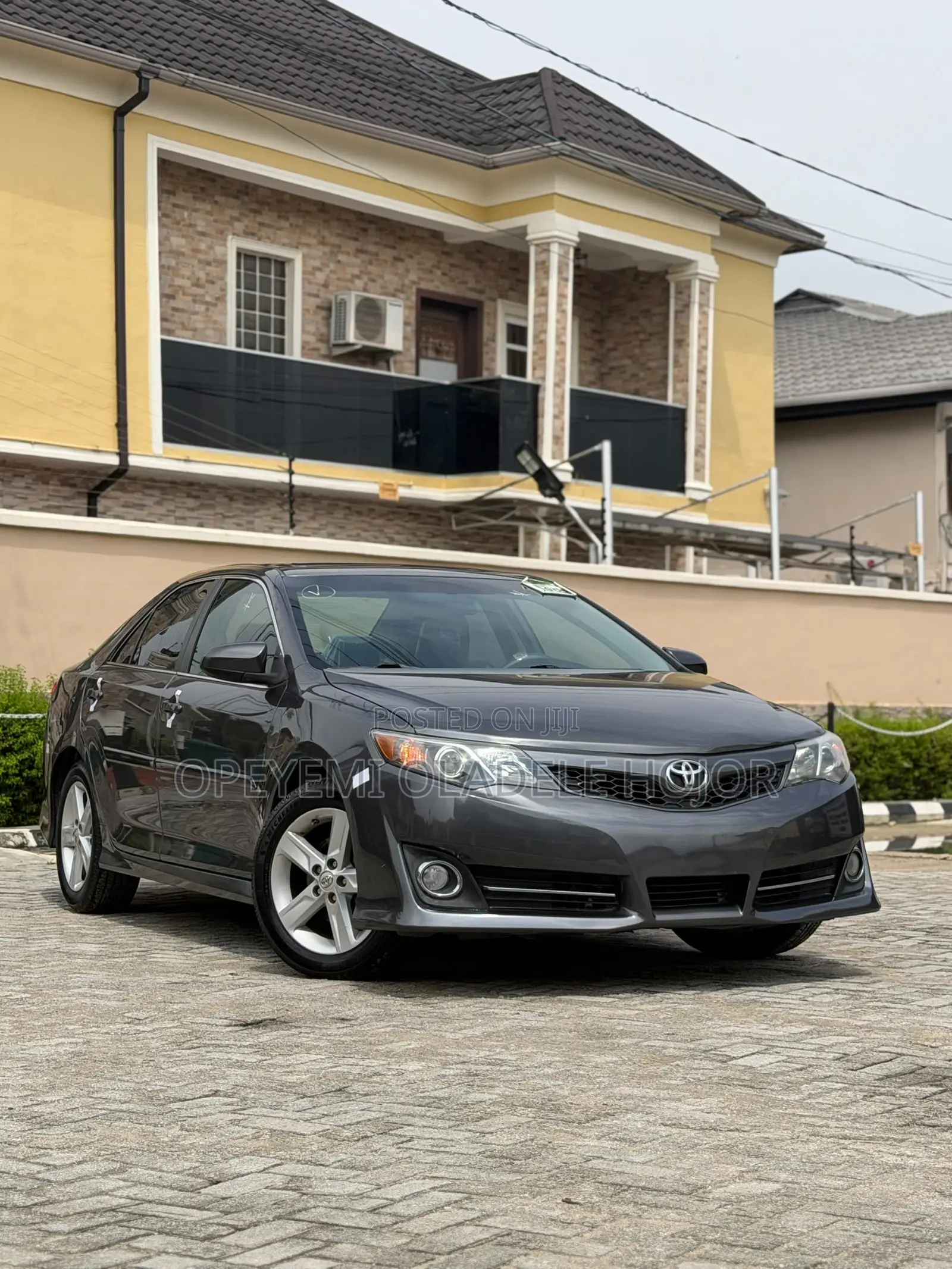 Toyota Camry SE 4dr Sedan (2.5L 4cyl 6A) 2014 Gray