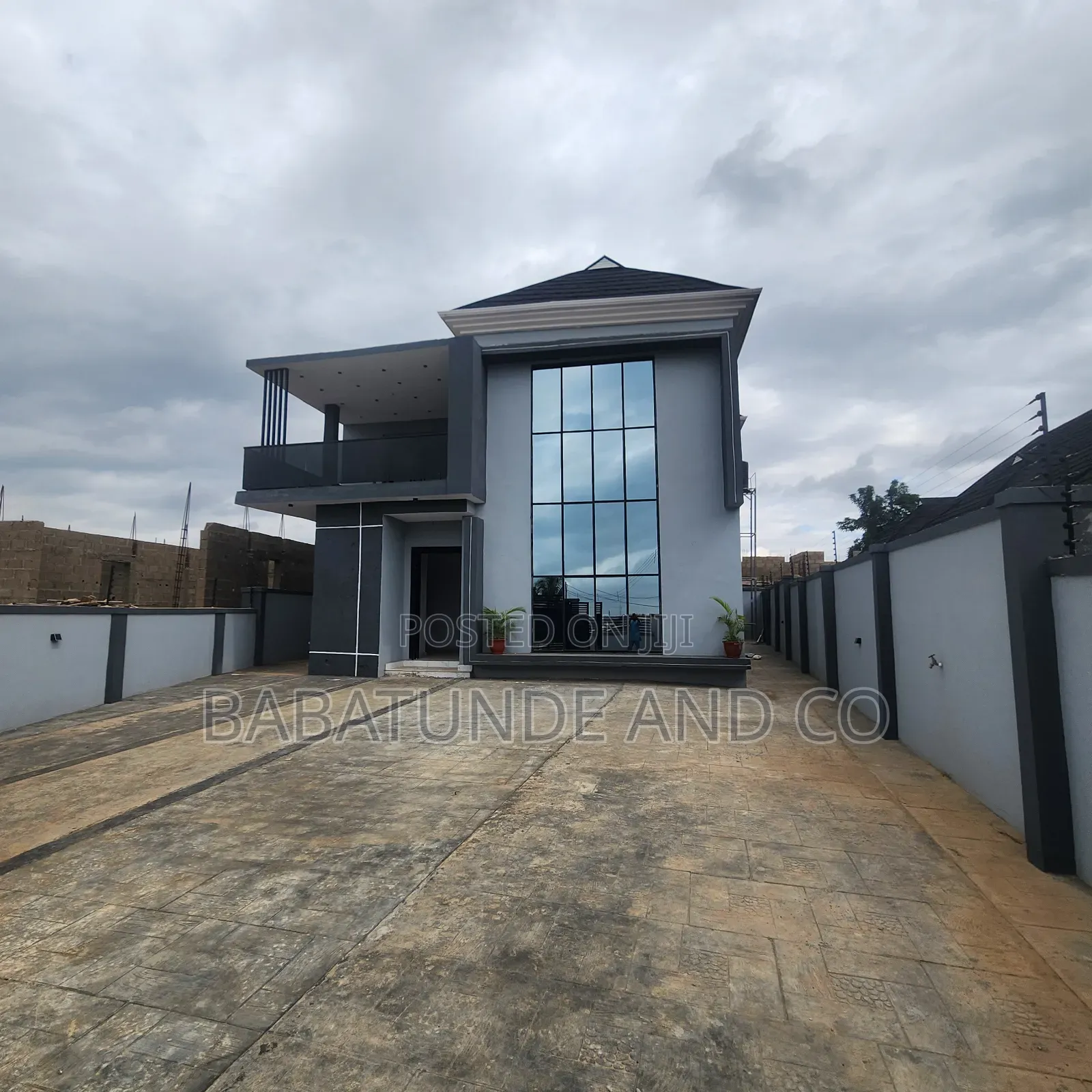 4bdrm Duplex in Akobo for sale