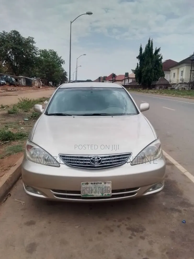 Toyota Camry 2004 Gold