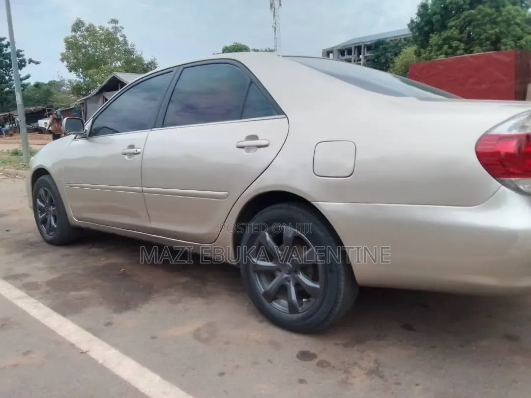Toyota Camry 2004 Gold