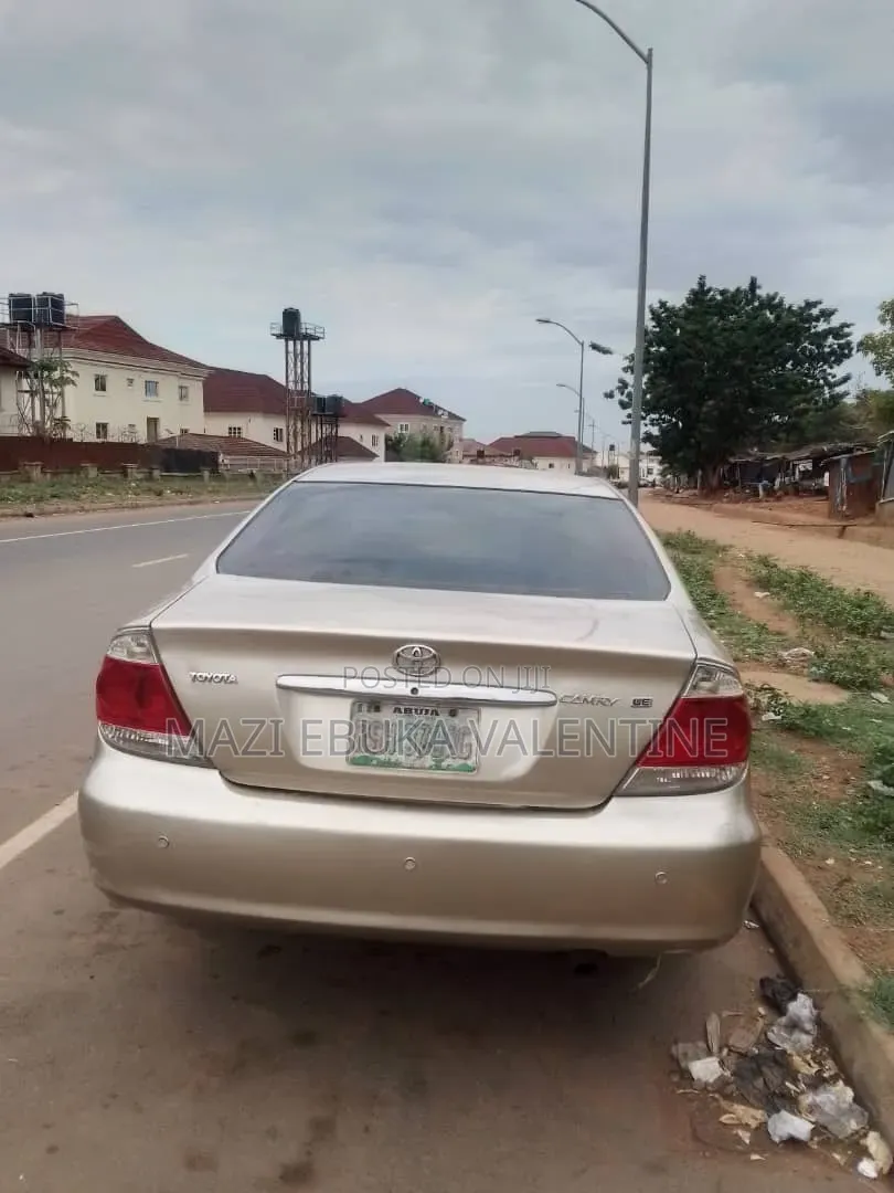 Toyota Camry 2004 Gold