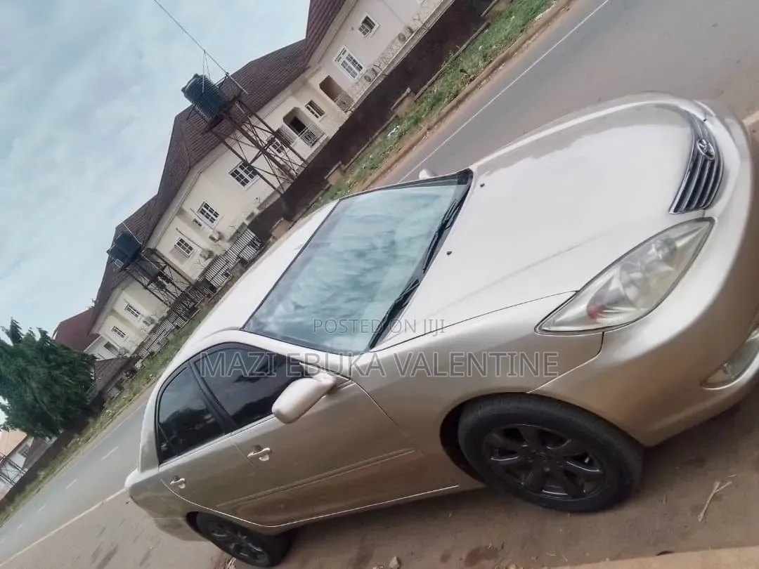 Toyota Camry 2004 Gold