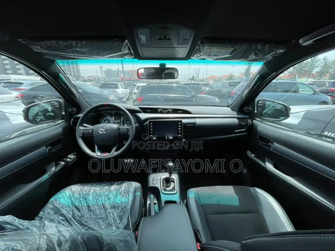 New Toyota Hilux 2024 Black