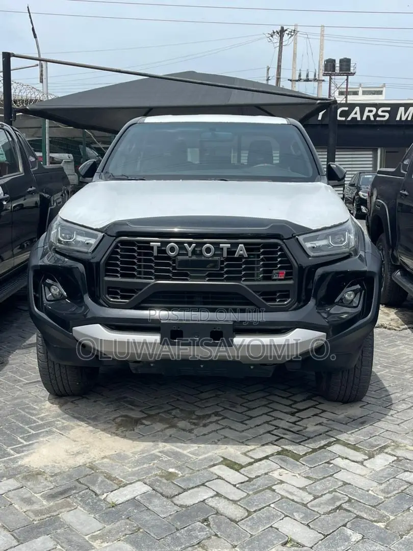 New Toyota Hilux 2024 Black