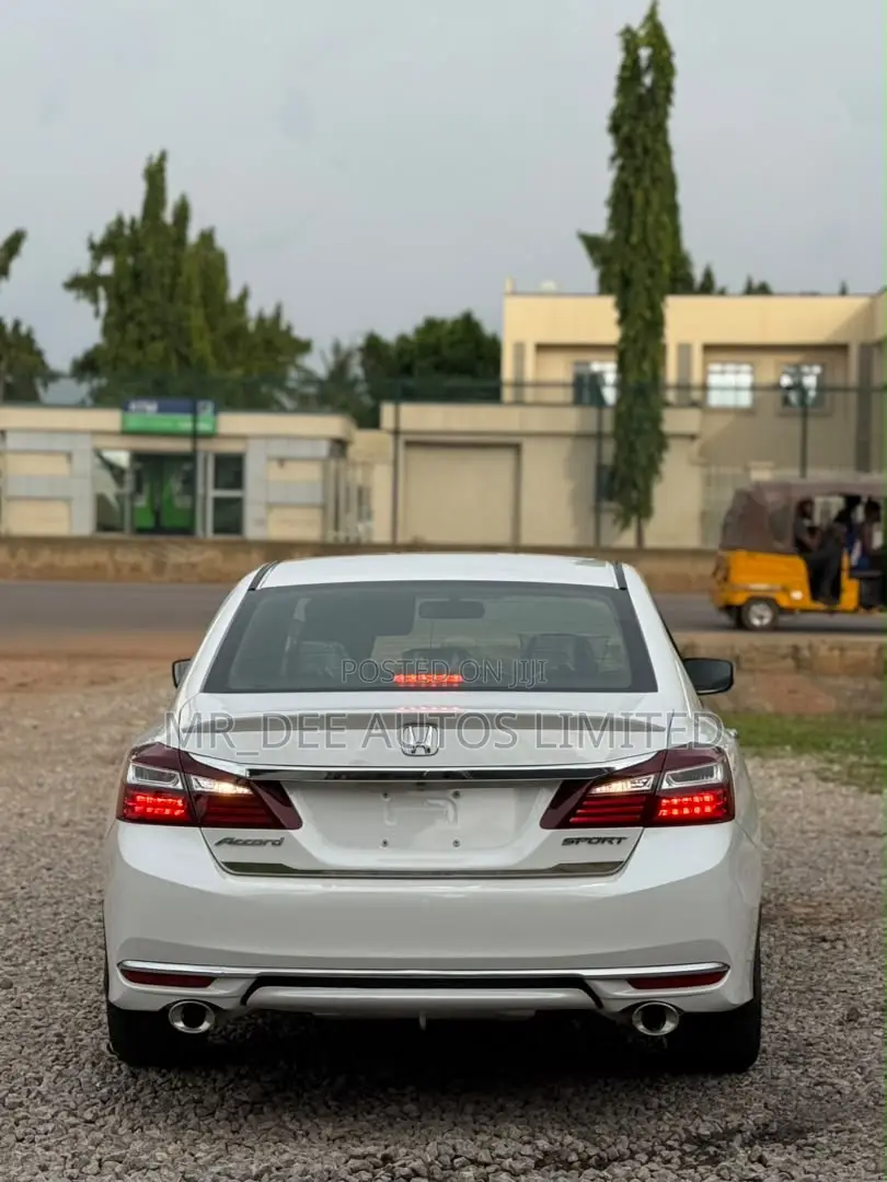 Honda Accord Sport 4dr Sedan FWD (2.4L 4cyl 2A) 2017 White