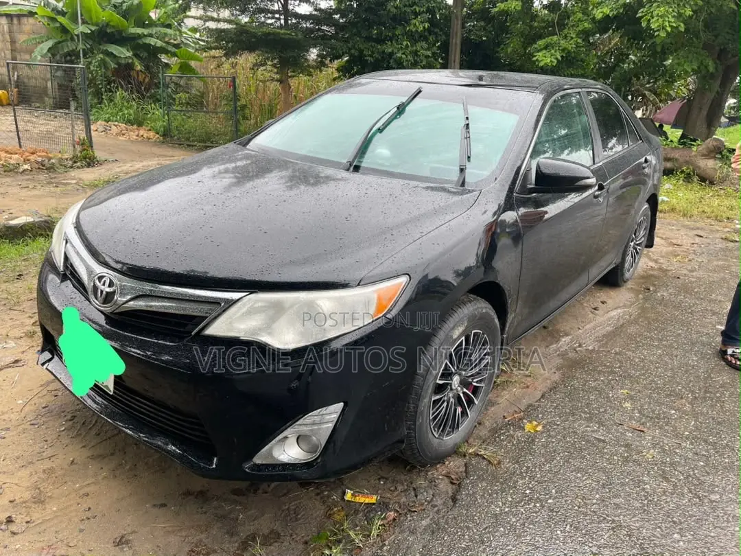 Toyota Camry XLE 4dr Sedan (2.5L 4cyl 6A) 2013 Black