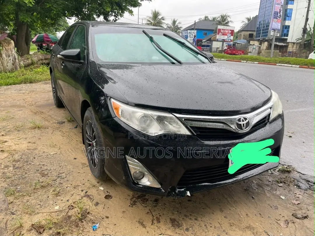 Toyota Camry XLE 4dr Sedan (2.5L 4cyl 6A) 2013 Black