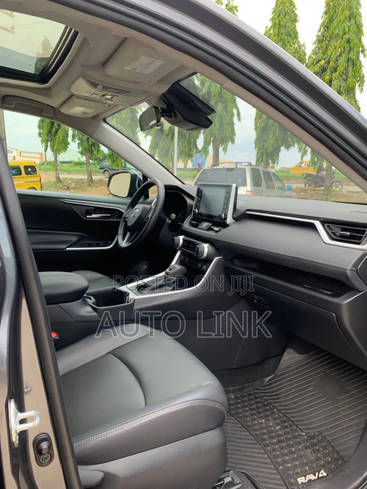 Toyota RAV4 XLE 2022 Gray
