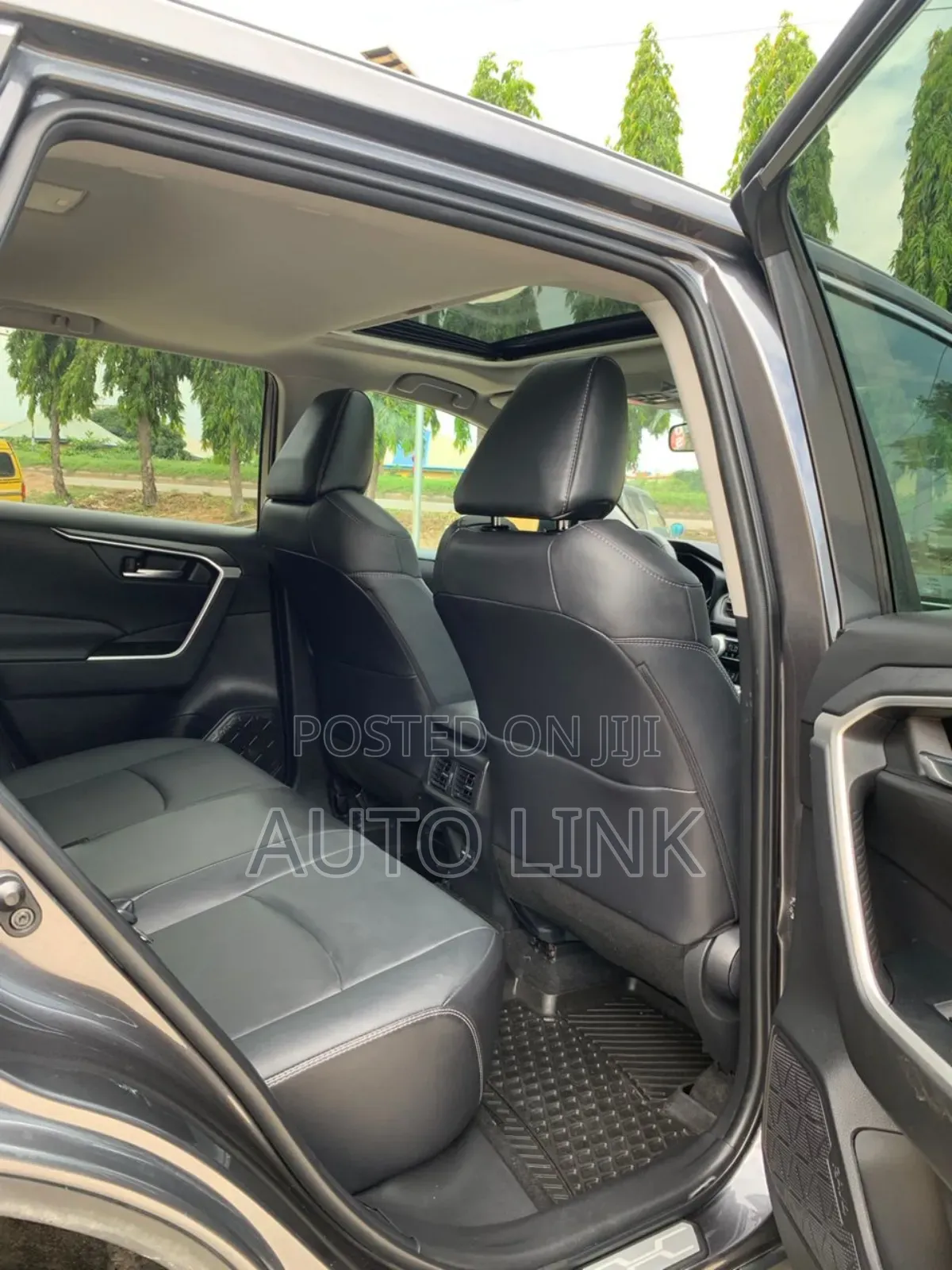 Toyota RAV4 XLE 2022 Gray