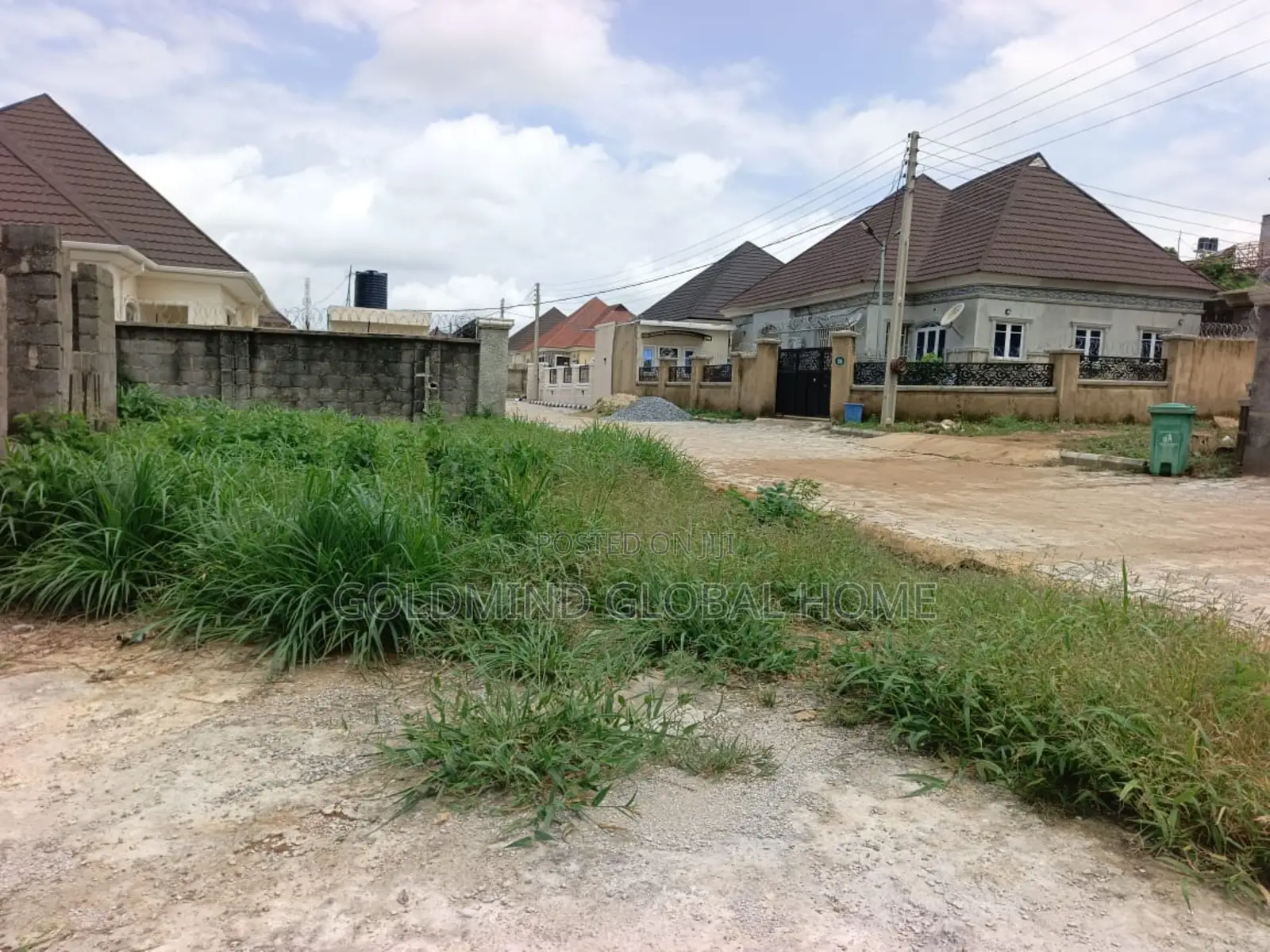 5bdrm Duplex in Goldmind Estate, FHA for sale