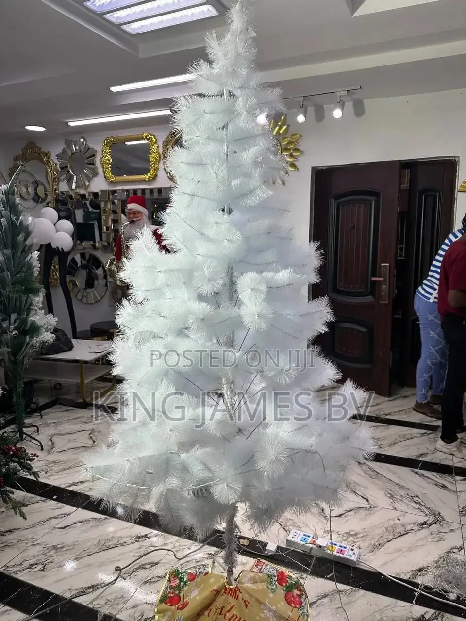 Snow Flocked Christmas Tree – Winter Wonderland Style